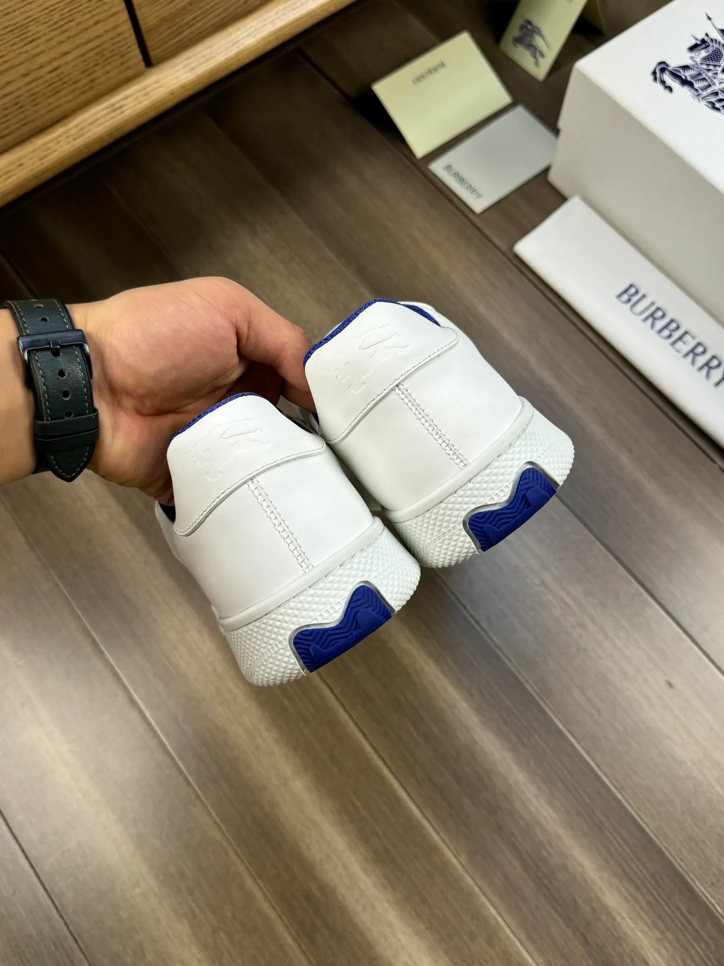 [BURBERRY] Burberry P400💰 - High-end quality original order 🔍🔍🔍 - Upper: imported 🔝 Nappa calfskin, tongue brand cloth label - Inner lining: canvas lining - Outsole: rubber; two-color molded outsole - Super high quality control and fine workmanship: highlighted (high-end, extravagance, grade) -Size: 38-44 (Male 45, can be customized)